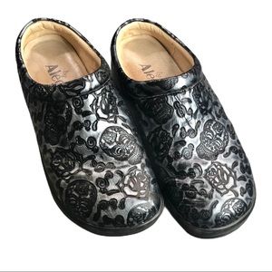 Alegria Skull Print Leather Clogs size 36